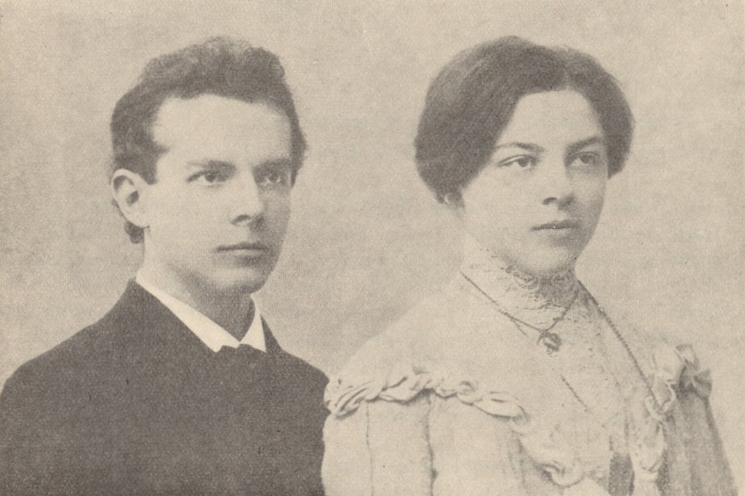 Béla Bartók et sa soeur cadette Elza, 1904, collection Dille, publié dans l'album Hungaroton SLPX 1300