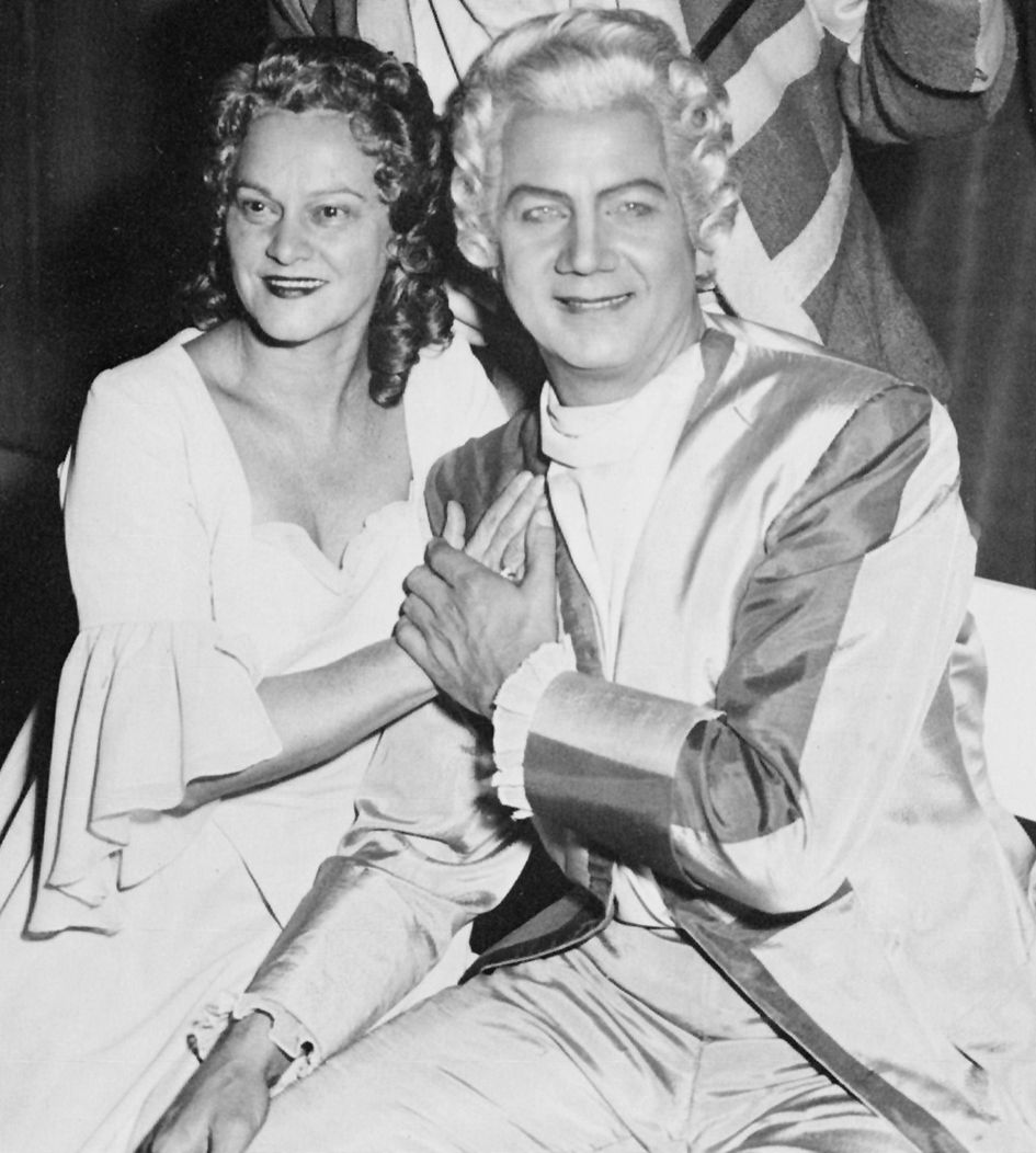 Erna BERGER et Rudolf SCHOCK, costumé comme Anne Trulove resp. Tom Rakewell du Rakes Progress de Strawinski, Städtische Oper Berlin 1952/1953