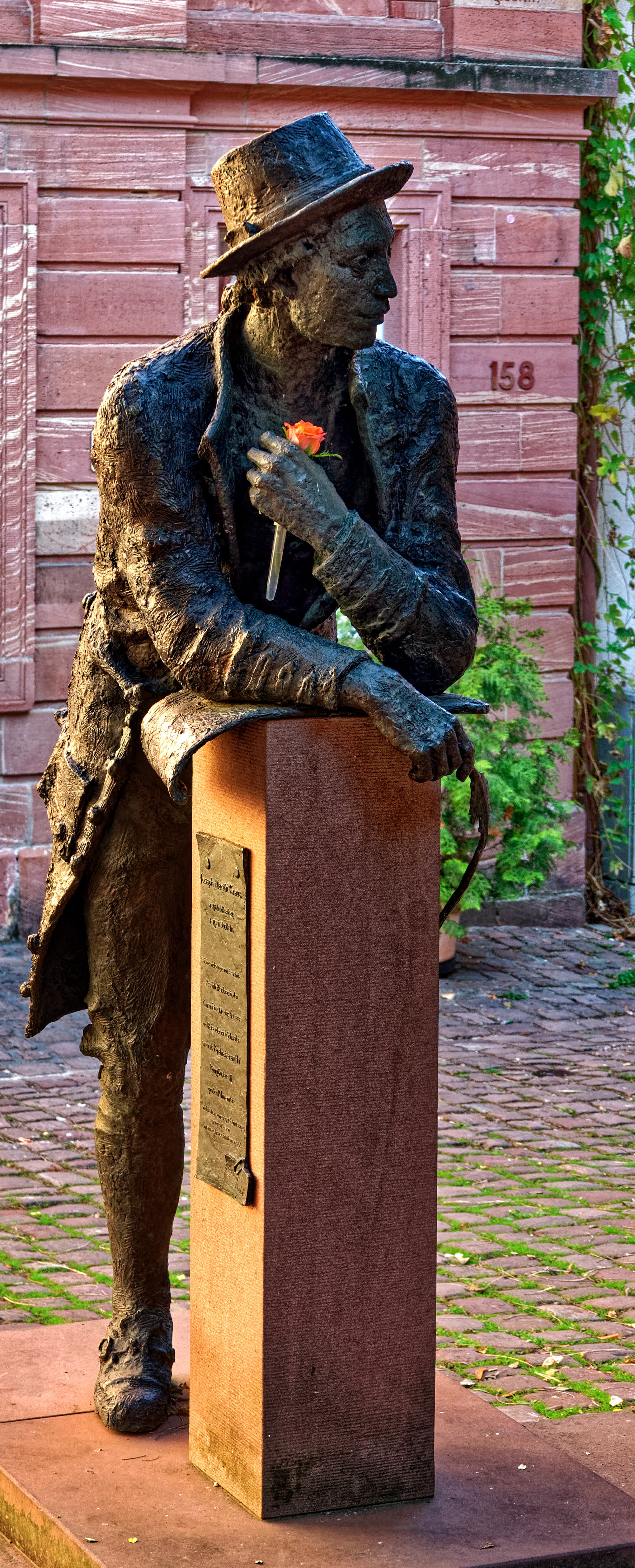Ein Denkmal für den “Odenwälder Mozart” Joseph Martin Kraus in Miltenberg, une photo de Holger Uwe Schmitt