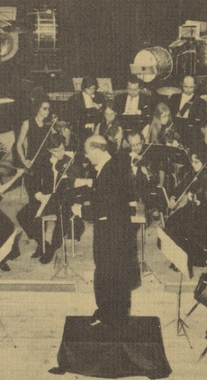 Robert Dunand dirigeant l'Orchestre du Collegium Academicum de Genève, extrait d'une photo parue dans le coffret SMS 2514/2517, datant donc du début des années 1960, cliquer pour une vue agrandie