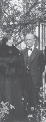 Wanda LANDOWSKA avec Manuel de FALLA à Granada en 1922, extrait cité d'une photo des Archives Manuel de Falla