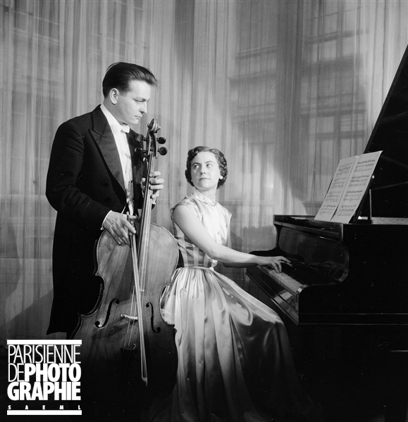 Guy Fallot, violoncelle et sa soeur Monique Fallot, pianiste, Paris, janvier 1955, © Boris Lipnitzki / Roger-Viollet, utilisation autorisée dans le cadre de l’illustration de sites internet personnels à vocation non commerciale.
Numéro d'image: 73428-22, Numéro d'inventaire: LIP-2422-025, clicquer pour voir l'original