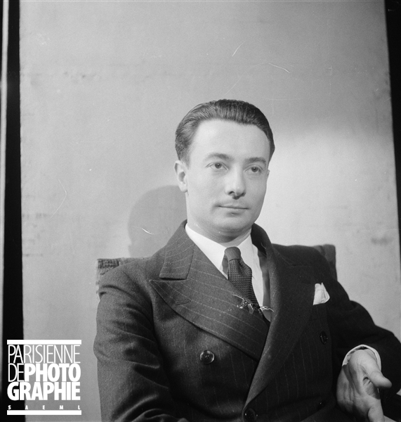 Pierre FOURNIER en 1935 à Paris, photo provenant du site PARISENIMAGES, © Boris Lipnitzki / Roger-Viollet, utilisation autorisée dans le cadre de l’illustration de sites internet personnels à vocation non commerciale, cliquer pour voir l'original