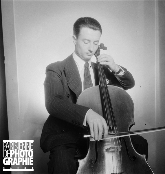 Pierre FOURNIER en 1935 à Paris, photo provenant du site PARISENIMAGES, © Boris Lipnitzki / Roger-Viollet, utilisation autorisée dans le cadre de l’illustration de sites internet personnels à vocation non commerciale, cliquer pour voir l'original