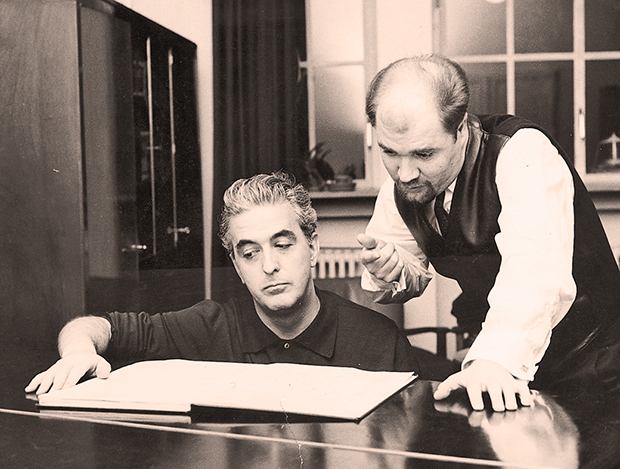 Louis de FROMENT, de 1958 à 1980 chef du Grand orchestre symphonique de Radio Luxembourg, avec Alois SPRINGER, violon-solo et second chef de l'orchestre (1965 - 1969), cliquer pour une vue agrandie