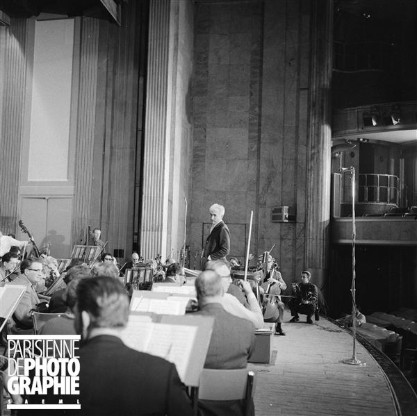 Jean MARTINON et l'orchestre national, Paris, février 1967, extrait d'une photo de Boris Lipnitzki