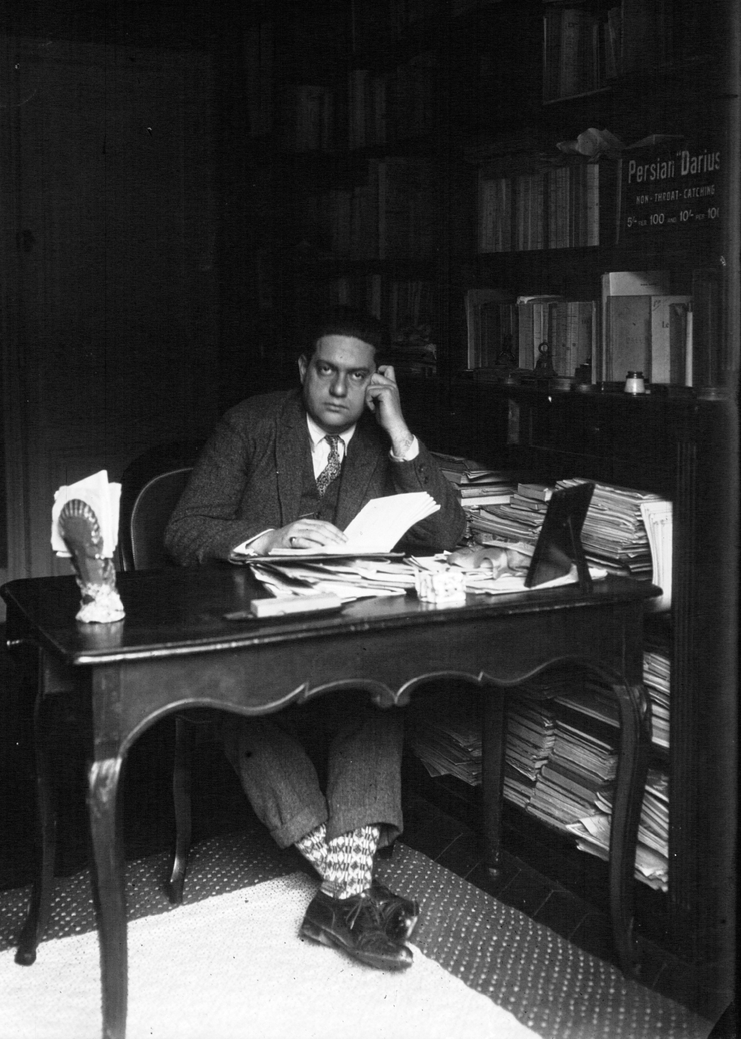 Darius MILHAUD, 1923, extrait photo Agence Meurisse, Référence bibliographique: Meurisse, 10542 A, Appartient à l’ensemble documentaire: Pho20Meu, Droits: domaine public, Identifiant: ark:/12148/btv1b9024401w, Bibliothèque nationale de France, Notice de recueil: http://catalogue.bnf.fr/ark:/12148/cb40499431k, Notice du catalogue:  http://catalogue.bnf.fr/ark:/12148/cb41583180m, cliquer pour une vue agrandie