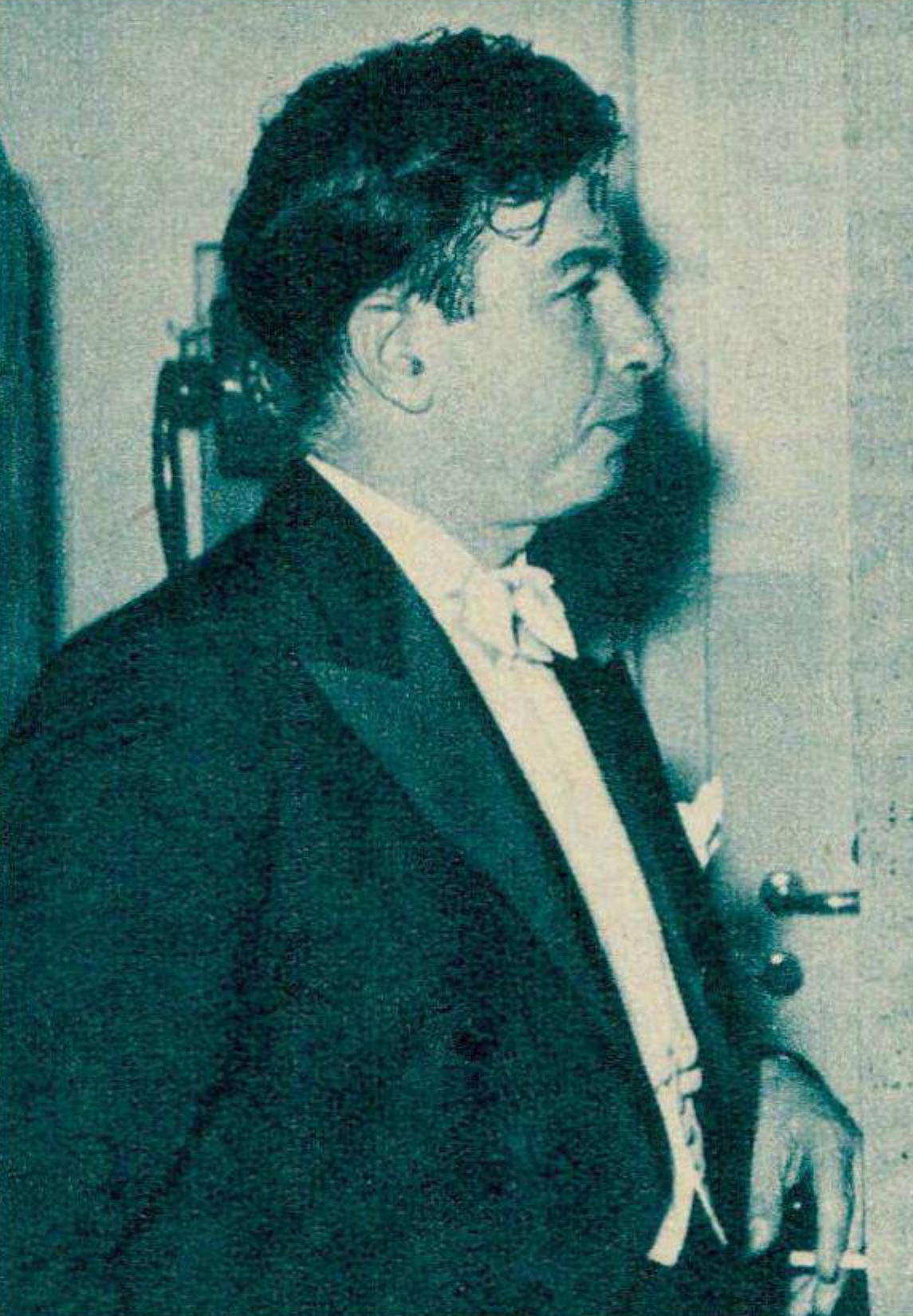 Nathan MILSTEIN vers 1955, une photo publiée entre autres dans la revue Radio Je vois tout du 28 juillet 1955