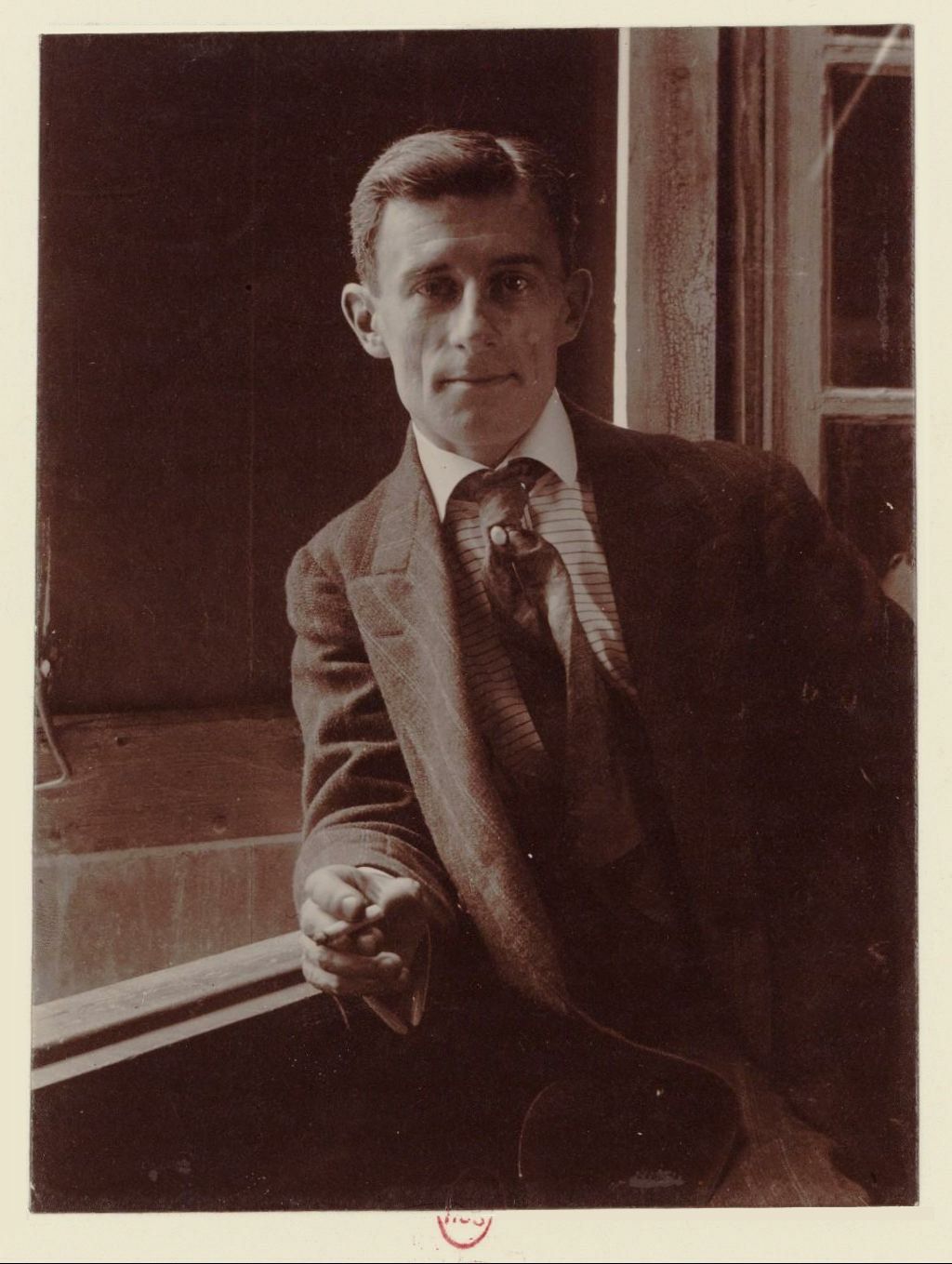 un portrait de Maurice Ravel à peu près contemporain de cette composition. Ref: Maurice Ravel, Date d'édition: 1910, Type: Portraits,image fixe,photographie, Format: 1 photogr. pos. ; 10,5 x 8 cm, Droits: domaine public, Identifiant: ark:/12148/btv1b8423948g, Source: Bibliothèque nationale de France, département Musique, Est.RavelM.006, clicquer pour une vue agrandie