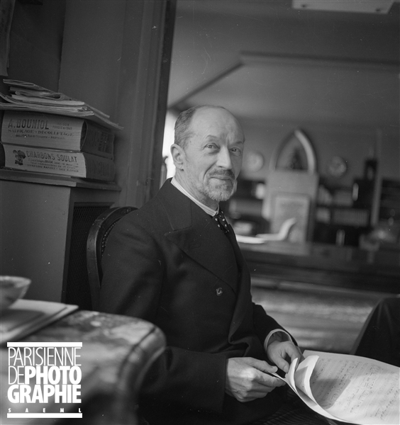 Albert Roussel, Paris, mars 1937. © Boris Lipnitzki / Roger-Viollet, utilisation autorisée dans le cadre de l’illustration de sites internet personnels à vocation non commerciale. Numéro d'image: 73294-30, Numéro d'inventaire: 2307-051, Technique: Négatif au gélatino-bromure d’argent - Format 6X6, clicquer pour une vue agrandie