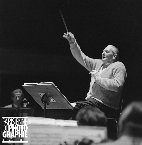 Hermann SCHERCHEN, novembre 1965, Paris, photo provenant du site PARISENIMAGES, © Boris Lipnitzki / Roger-Viollet, utilisation autorisée dans le cadre de l’illustration de sites internet personnels à vocation non commerciale, clicquer pour voir l'original