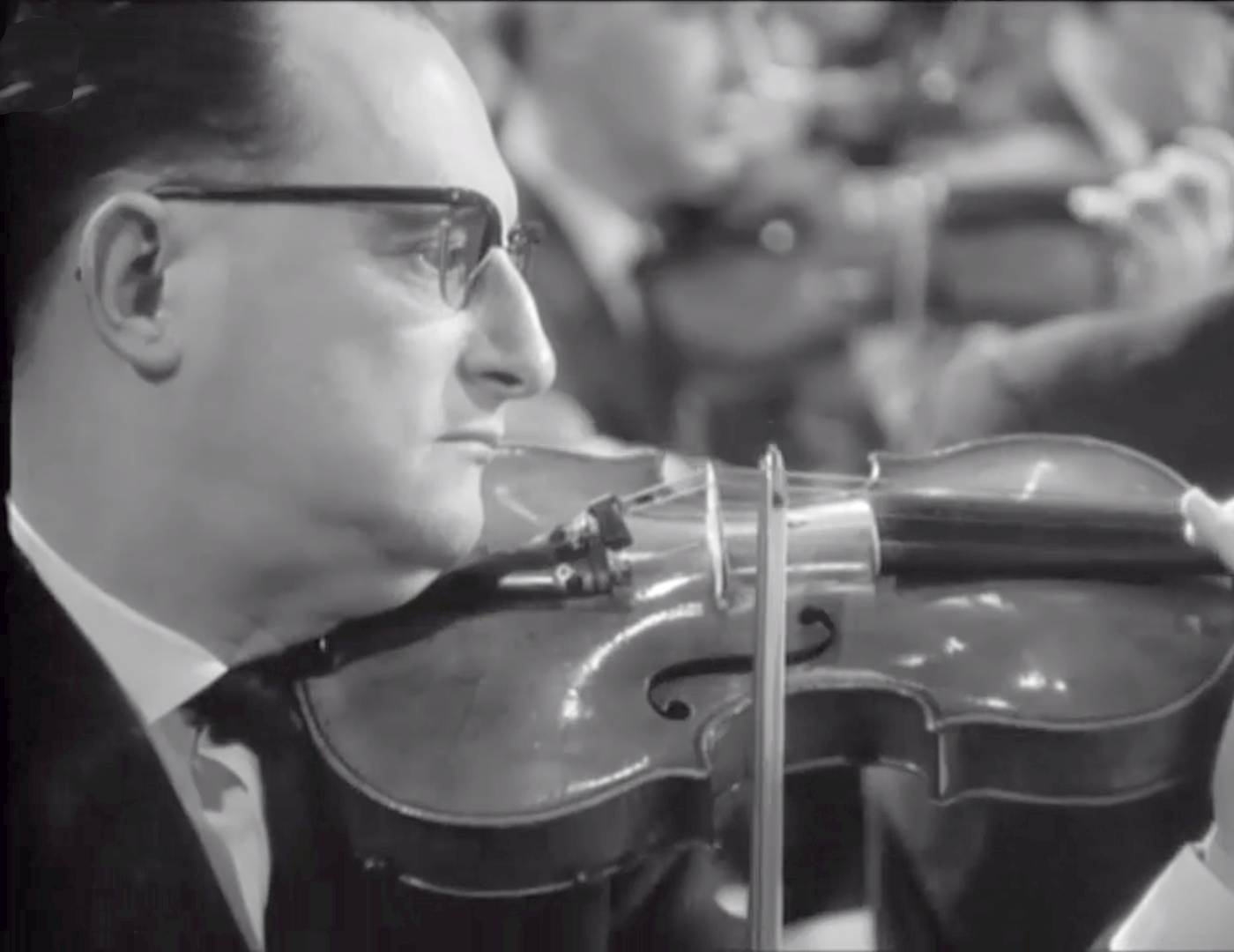Michel Schwalbé, photo citée du film de Henri-Georges Clouzot, Beethoven, Symph.No 5, Herbert von Karajan, Orch.Phil.Berlin, 1966, cliquer pour une vue agrandie