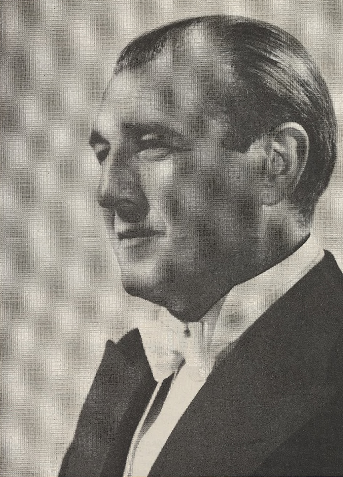 Alfred WALLENSTEIN en 1949, une photo citée d'un programme de la saison 1949-1950 de l'Orchestre Philharmonique de Los Angeles
