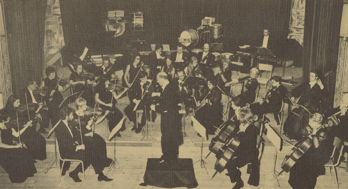 Robert Dunand dirigeant l'Orchestre du Collegium Academicum de Genève, photo parue dans le coffret SMS 2514/2517 
