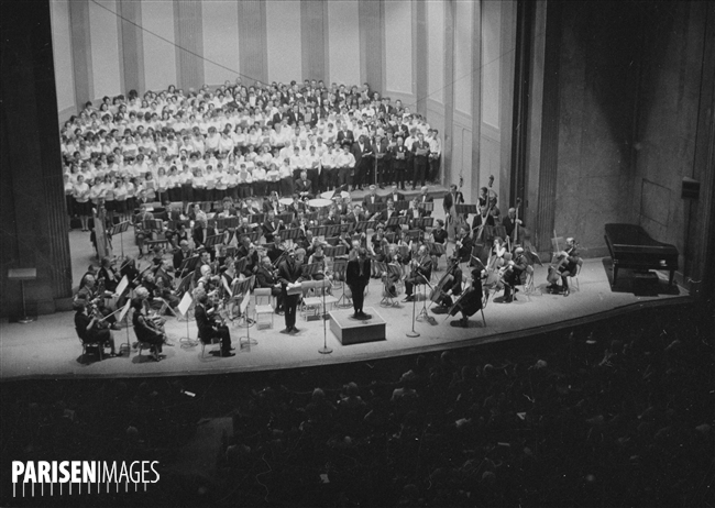 Théâtre des Champs-Élysées de Paris, 1966, photo site Paris En Images, http://www.parisenimages.fr/fr/galerie-collections/72000-10-concert-paris-theatre-champs-elysees-1966
